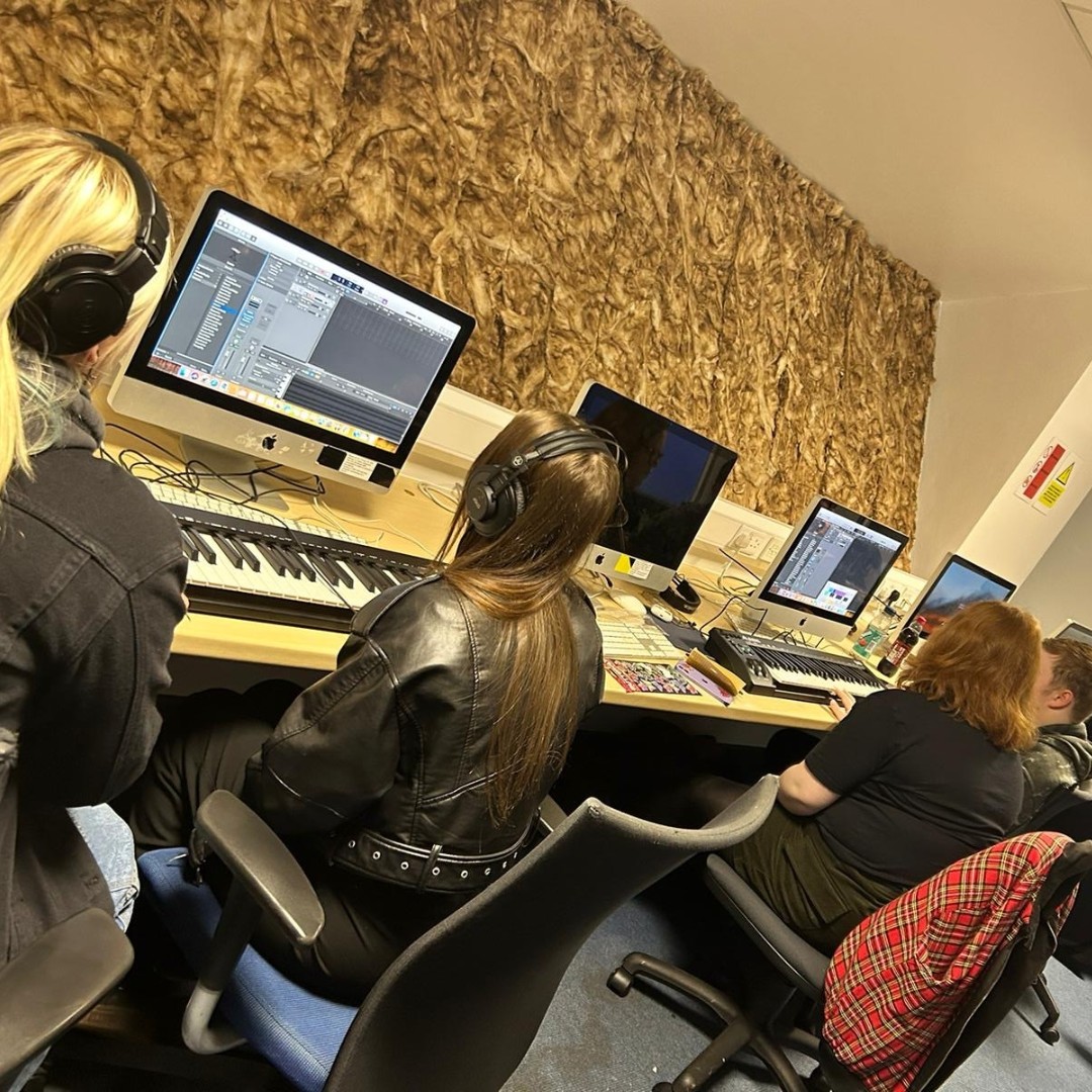 Oldham College tweet media