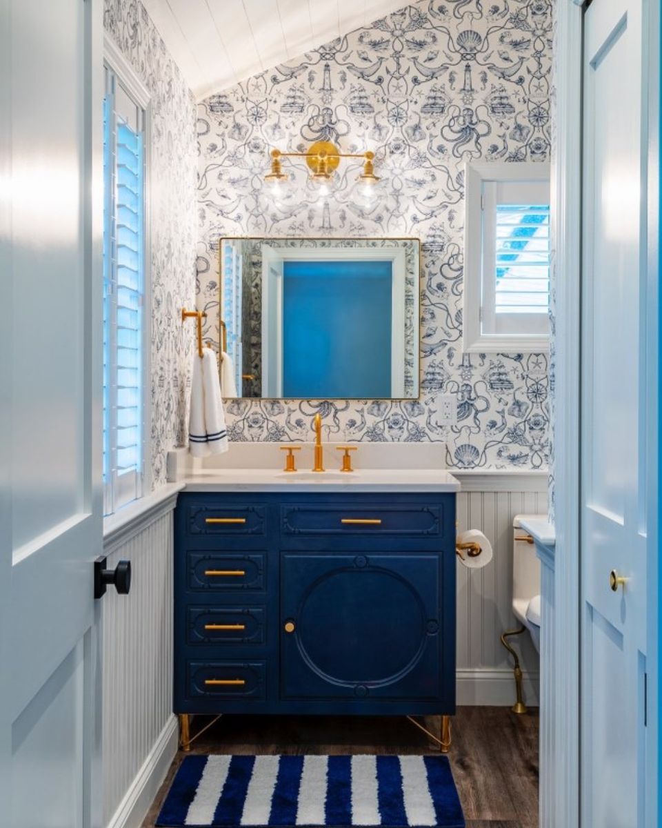 PhilbrookCC's tweet photo. Petite baths with big style: Yes, it can be done.
#BuiltByPhilbrook in collaboration with A3 Architects, inc (#1,4) 📷 Dan Cutrona Photography (1,4), Grattan Imaging (#2,3) #CapeCodHome #CapeCodBuilder #BathroomDesign #SmallSpaces #DesignInspo #Builders https://t.co/XyldjIoFHi