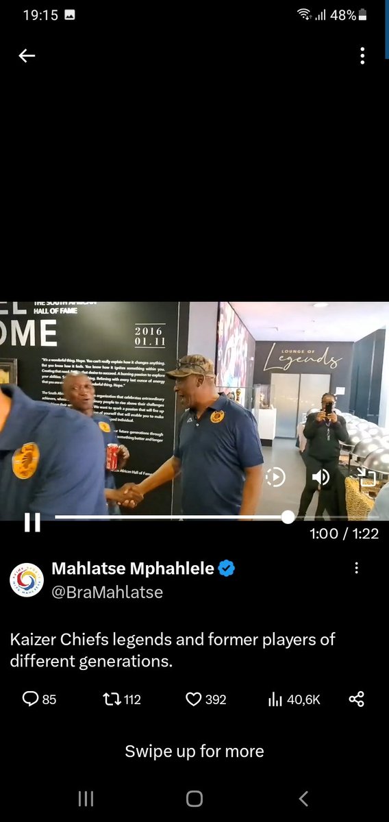 mdonizo's tweet photo. @Moses40535470 @ThabisoMishack @BraMahlatse Here he is, talking to Robson Muchichwa https://t.co/R1NhUs9iAV