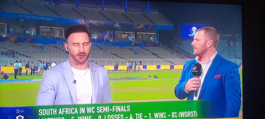 the_dstrbd_one's tweet image. What in the name of green screen  in a live broadcast is this?
#CWC23semifinal 
#CWC2023
