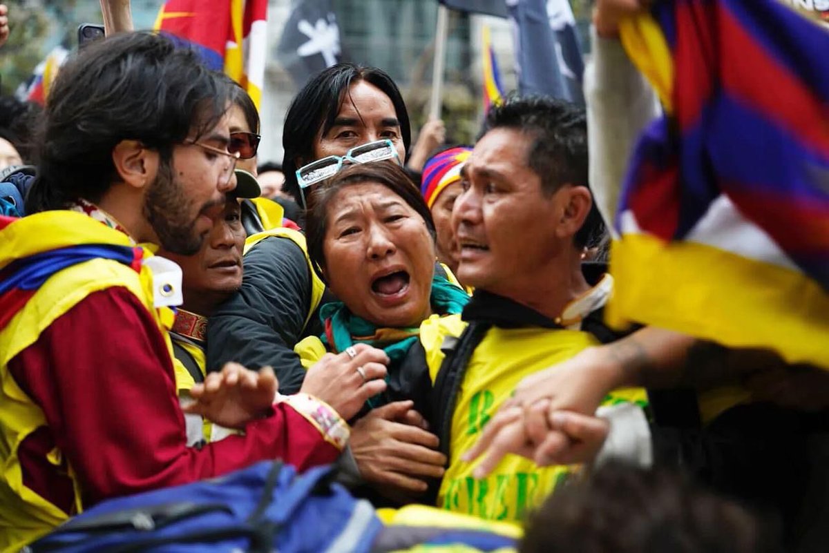 tamogondup's tweet photo. We persist in our pursuit of freedom until it is rightfully reclaimed. Applauding the activists bravely protesting against Dictator Xi.
#FreeTibet #APEC2023 #CondemnCCP https://t.co/MPBW1ezXob