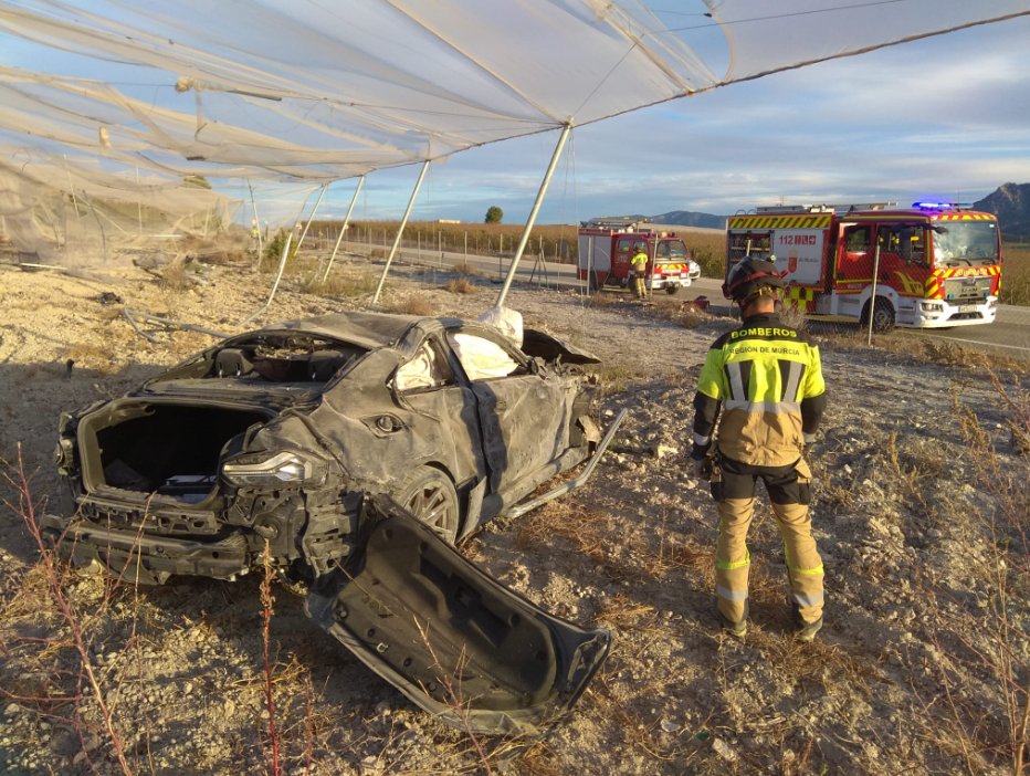 📢Servicios de emergencia no han podido salvar a una persona, que ha muerto en accidente de tráfico en #Calasparra. 

🚒 <a href="/BomberosCEIS_RM/">Bomberos Región de Murcia - CEIS</a> 
🚔 <a href="/guardiacivil/">Guardia Civil</a> 
🚑 #061Murcia

🖨noticias.112rmurcia.es/?i4_xM

Imagen facilitada por <a href="/BomberosCEIS_RM/">Bomberos Región de Murcia - CEIS</a>