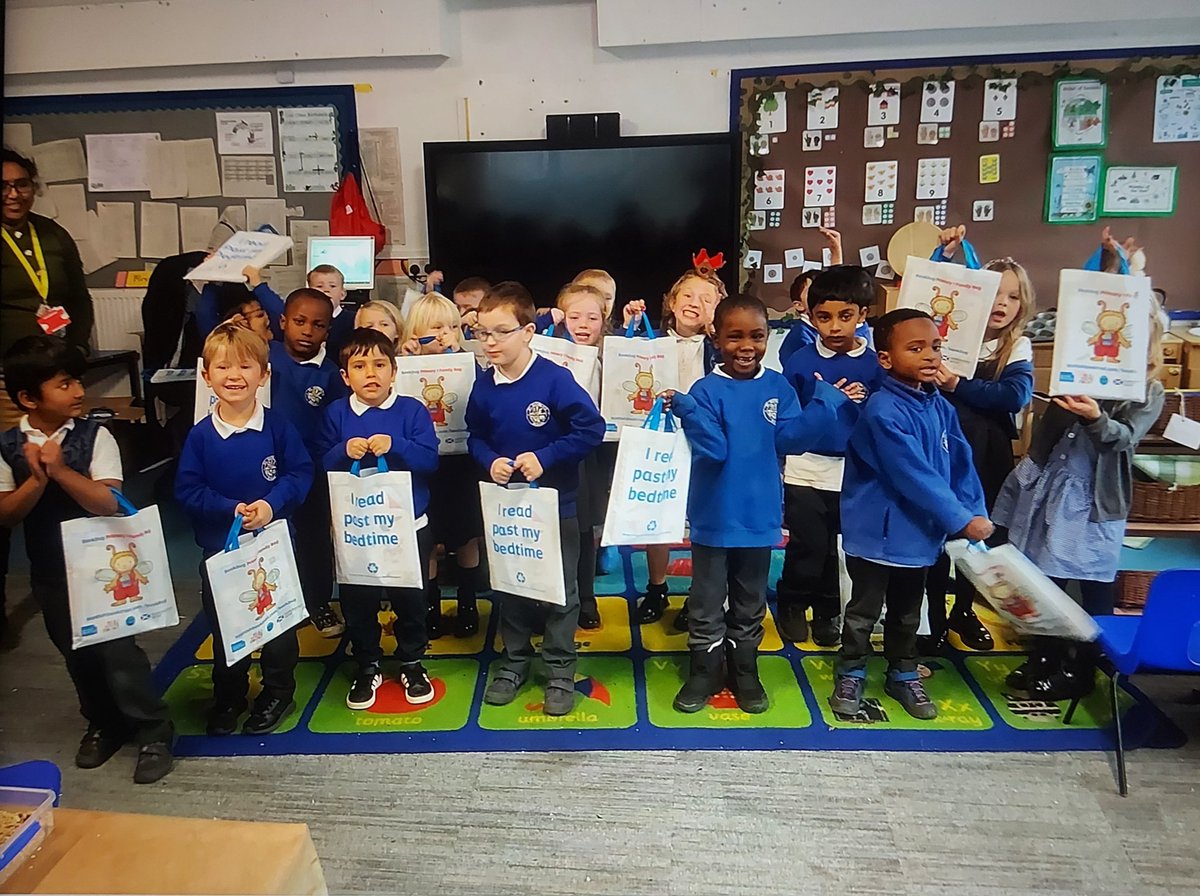 StCuthbertsRCP's tweet photo. P1 have loved #BookWeekScotland. We were delighted to receive our @Bookbug_SBT bags 📚. We enjoyed our storytelling session with @GreenTeamEdin and making bird feeders to follow on from the story. We are looking forward to dressing up tomorrow! #Article28 #PlayAtStCuthberts https://t.co/WhvgRo7TZC