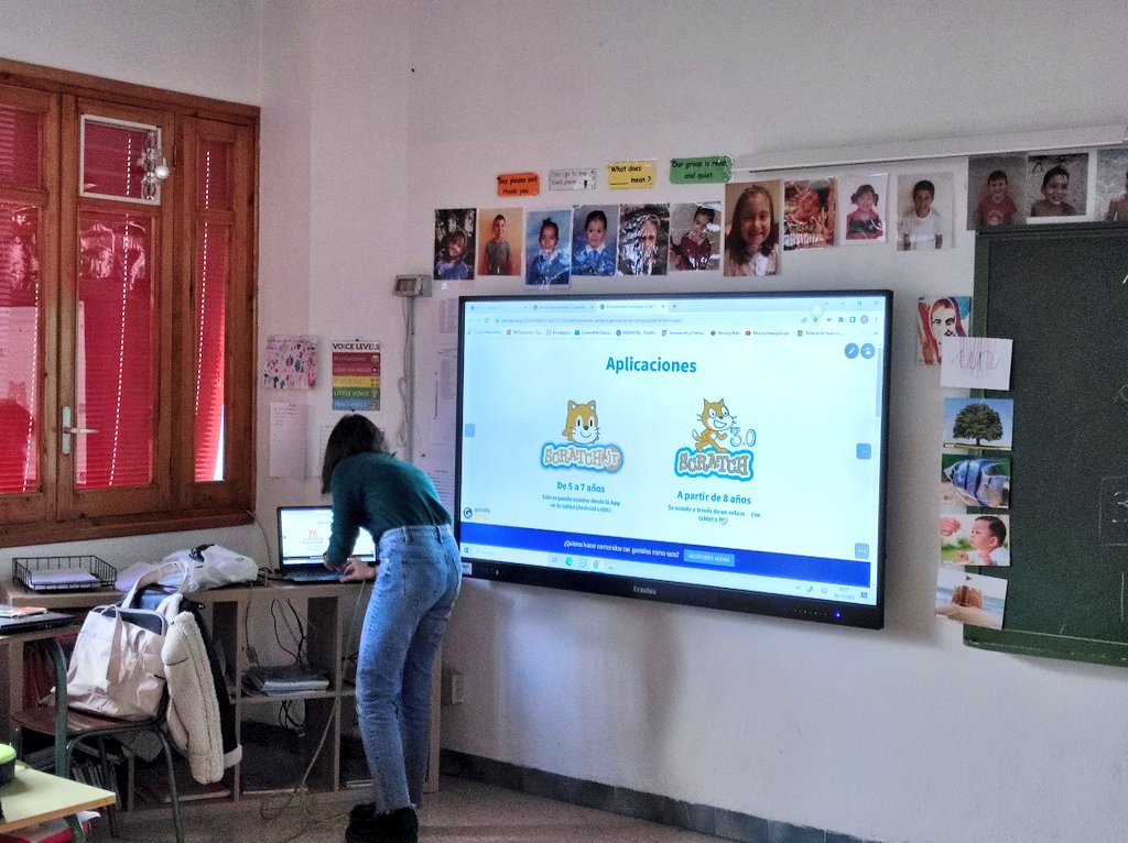 NievesCabra's tweet photo. ▶️🔼◀️🔽 Nos adentramos en el #pensamientocomputacional con @scratch en el curso de formación sobre el "Plan Digital de Centro" del Colegio Regina Assumpta de #Cercedilla. 
👩🏻‍💻 ¡Mejorando día a día la Competencia Digital Docente del claustro! 👏🏻👏🏻👏🏻
#IF_CMadrid #CompDigEdu #MRCDD https://t.co/WcBu3zYpxH