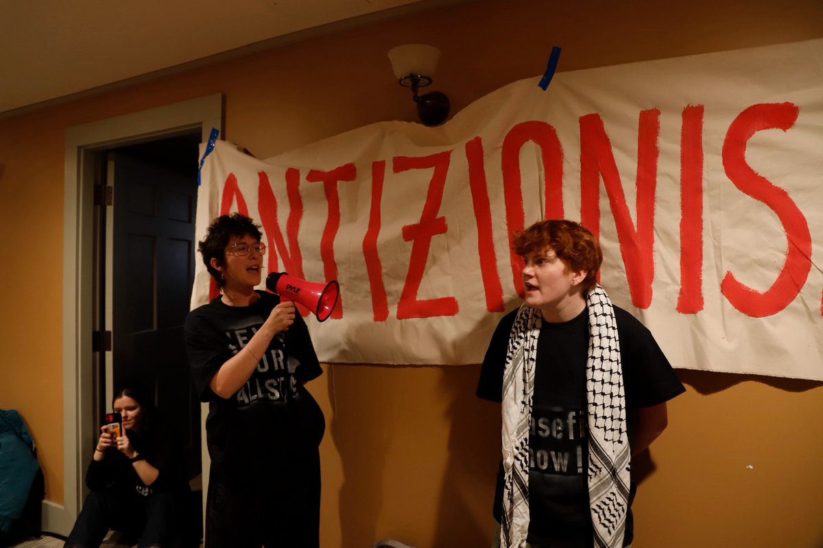 HarvJ4P's tweet photo. Jewish students at Harvard are calling for an immediate ceasefire as a first step in ending the ongoing genocide in occupied Palestine! #CeasefireNow! https://t.co/vM3VZCWBKy