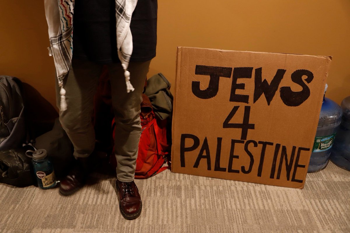HarvJ4P's tweet photo. Jewish students at Harvard are calling for an immediate ceasefire as a first step in ending the ongoing genocide in occupied Palestine! #CeasefireNow! https://t.co/vM3VZCWBKy