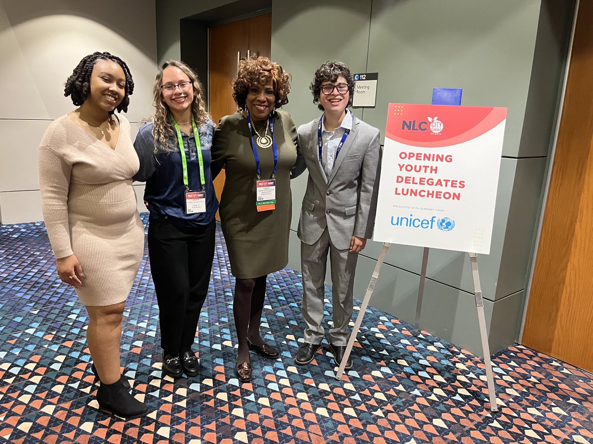 leagueofcities's tweet photo. NLC Second Vice President Sharon Weston Broome, Mayor-President of Baton Rouge, LA, stopped by the youth delegate luncheon to say hello! #CitySummit23 https://t.co/QoN955JjYr
