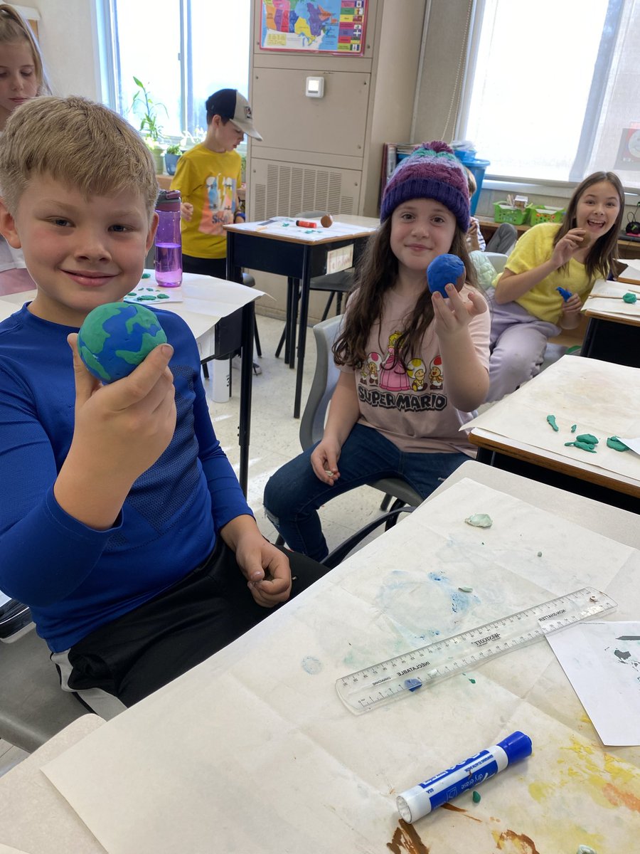 WOM_ES's tweet photo. Grade 4 EFI students (Noah and Kaiya) explore and create layers of the earth in a 3-D cross-curricular science and visual arts project. https://t.co/0CCASL5RP1
