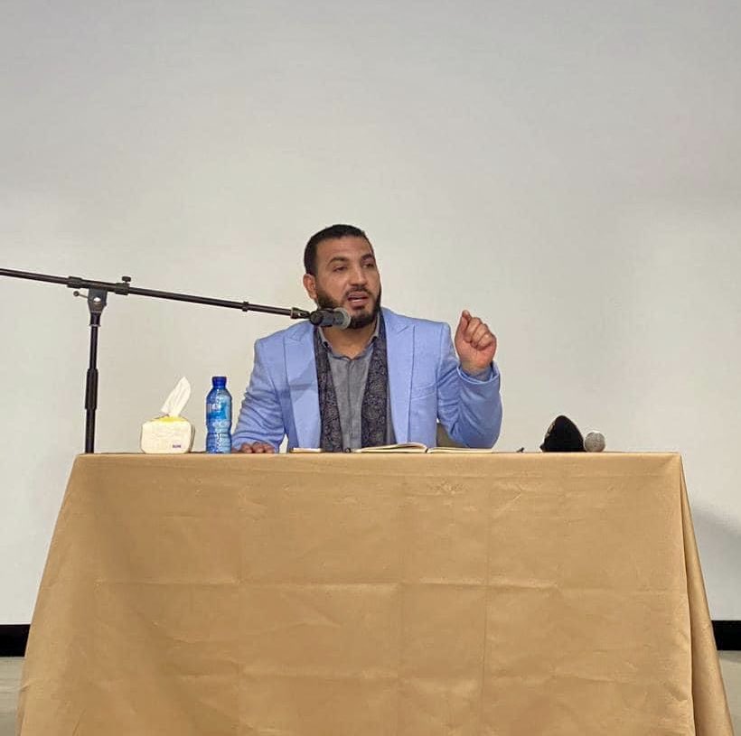 🔴 Filistinli Yazar Edhem Şerkâvi "Gazze Bize Neler Öğretti?” başlıklı bir yazı kaleme aldı. Gelin birlikte inceleyelim 👇🏻

“Gazze bize, Güvenlik Konseyi'nin bir çete olduğunu, uluslararası hukukun kağıt üzerindeki mürekkepten ibaret olduğunu ve İnsan Hakları bildirgesinin bir