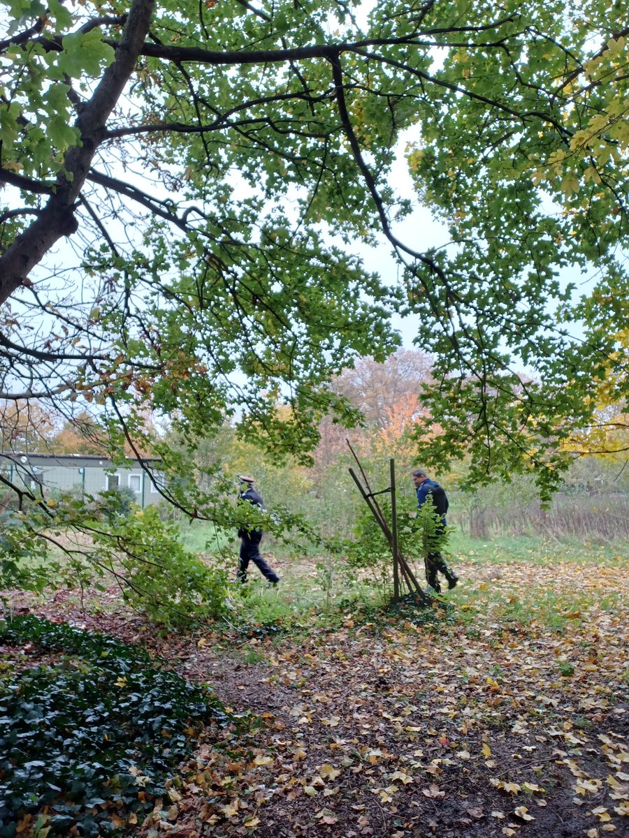 Pitshanger Police (@mpspitshanger) on Twitter photo Pitshanger officers joined alongside <a href="/MPSHanwellBway/">Hanwell Broadway Police</a>
conducting an area search in DRAYTON GREEN searching for any offensive weapons or dangerous items as apart of Op Sceptre. Pitshanger officers joined alongside <a href="/MPSHanwellBway/">Hanwell Broadway Police</a>
conducting an area search in DRAYTON GREEN searching for any offensive weapons or dangerous items as apart of Op Sceptre.