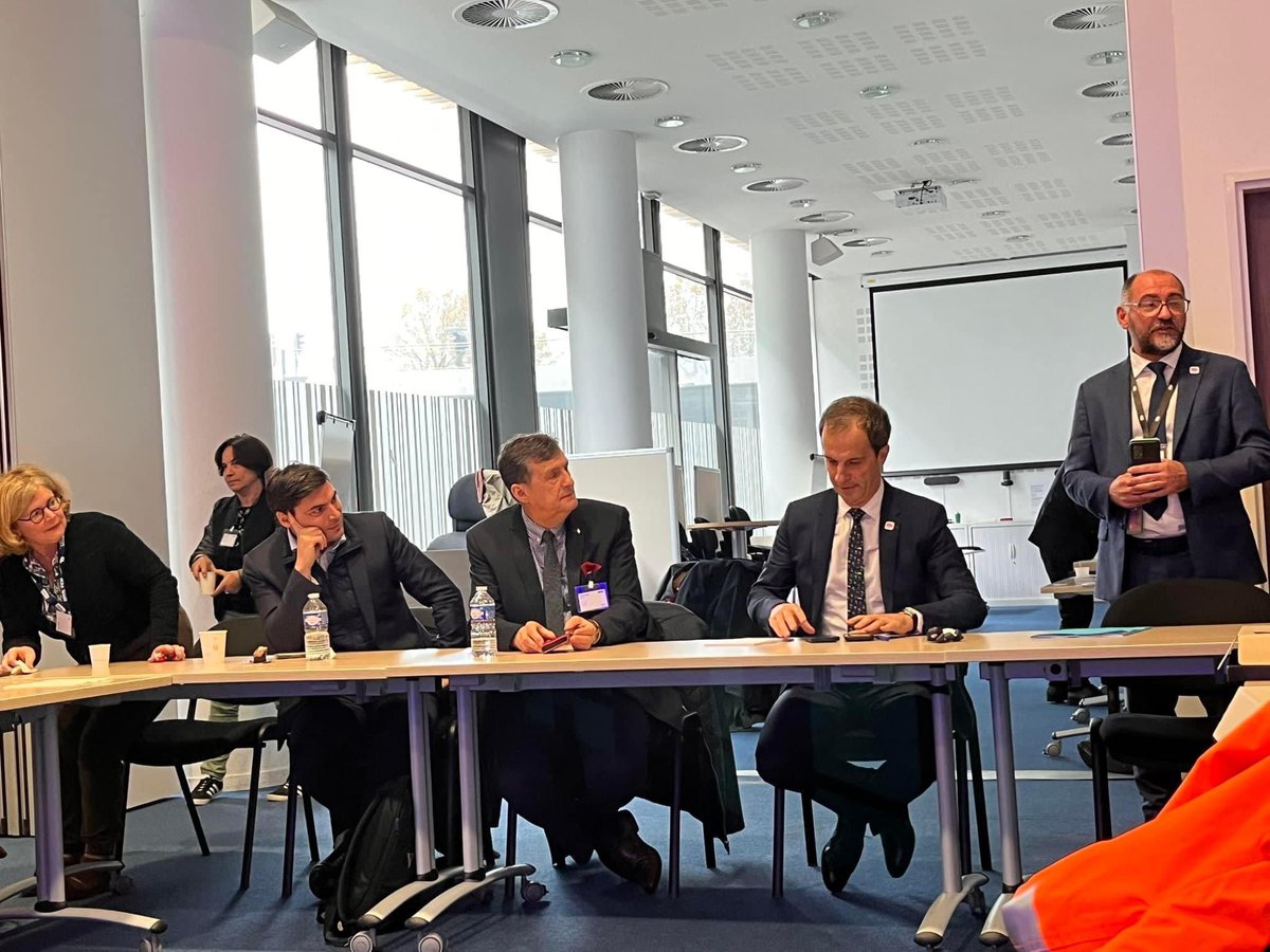 ENGRAND8's tweet photo. La matinée consacrée à la commission transports s’est conclue sur de riches échanges avec le PDG de SNCF VOYAGEURS, Christophe Fanichet Merci à lui de sa présence ainsi que de l’ensemble des équipes en région !@xavierbertrand @FDhersin @JeromeBodel https://t.co/vB4ySElmTH