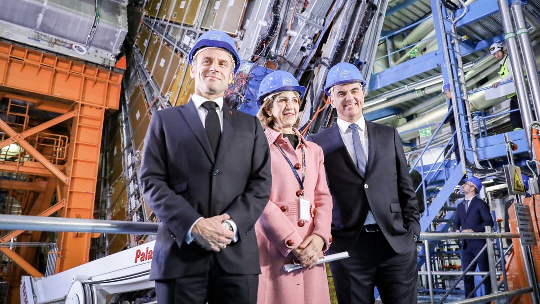 etatdesprit's tweet photo. Nous nous réjouissons de l’intérêt porté par @EmmanuelMacron au Futur collisionneur circulaire, projet d’accélérateur de particules d’une circonférence de 91 km, dont le @CERN_FR étudie actuellement la faisabilité et que nous avons le plaisir d’accompagner.
#FCC https://t.co/dIHQrswRph