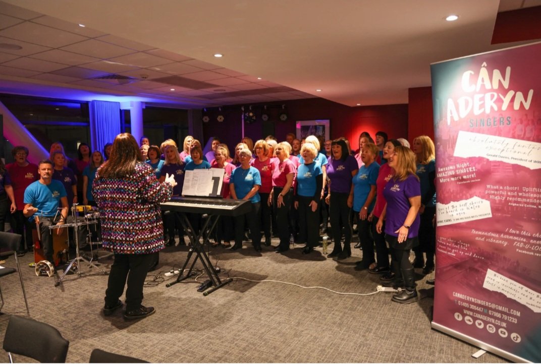 Julie Timothy (@jtimothyev) on Twitter photo Fab-las photos for an amazing event 👏👏👏... lovely photos of <a href="/CanAderynSings/">Can Aderyn Singers</a> too 😍 #SingLaughLove 💃 🎶 ❤️ Fab-las photos for an amazing event 👏👏👏... lovely photos of <a href="/CanAderynSings/">Can Aderyn Singers</a> too 😍 #SingLaughLove 💃 🎶 ❤️