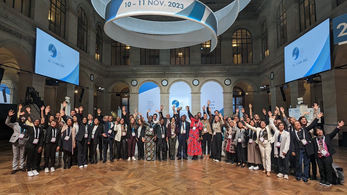 ildalatam's tweet photo. Durante la semana pasada ILDA estuvo presente en 3 distintas latitudes para seguir impulsando una visión latinoamericana y democrática de la #IA y los #datos: @ParisPeaceForum #FestivalDeDatos y #ForoIDEA
Conoce los momentos más importantes en esta nota: https://t.co/uAhLk43oGR https://t.co/HHLQvLRf59