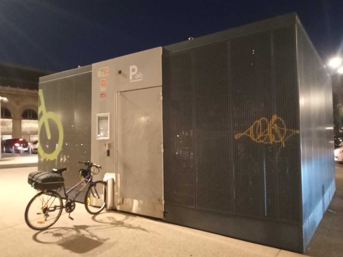 DaneMarseille's tweet photo. C'est parti pour un voyage à travers de la France avec #tgvinoui #idtgvmax2 et @TERHDF de Marseille via Paris au Havre et retour #dansletgv direct pour Marseille. Pendant ce temps-là mon #velo est dans l'abri sécurisé de @altinnova en gare St Charles à Marseille. https://t.co/vFrw6zO4mY
