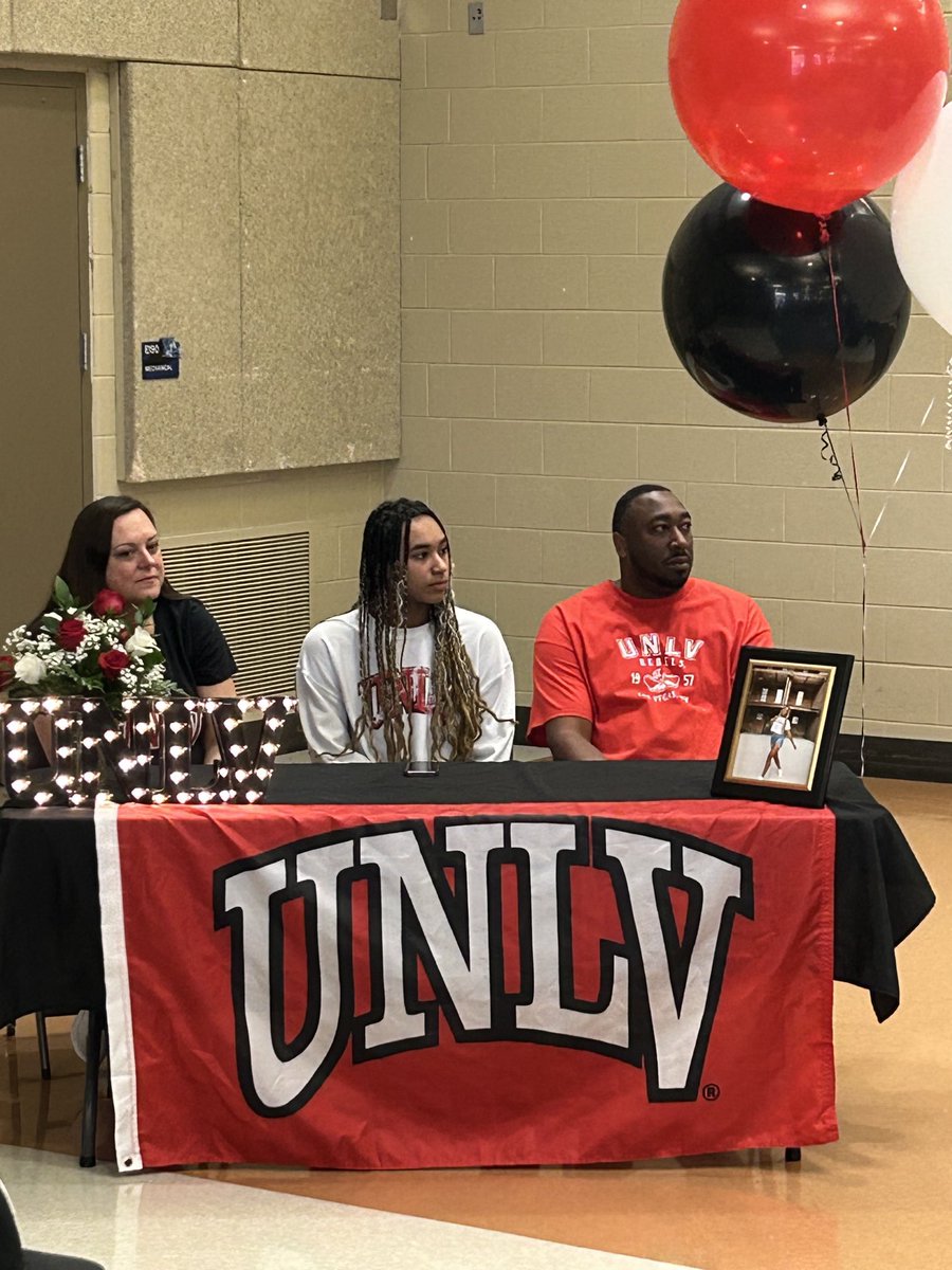 WRHS_AD's tweet photo. Congratulations to ⁦@35Jadaingram⁩ &amp; ⁦@ZoeCanfield1⁩ for signing their NLI today. Both Excellent Student-Athletes with Bright Futures! https://t.co/vFoq4x33FK