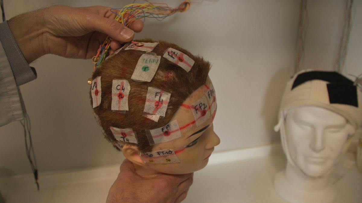 Join video and performance artist Liz Magic Laser for her first UK screening of Convulsive States! The film delves into the shaking body as both a symptom and a remedy for psychic distress. 🖥️ 🧠

🎟️ 22 November at Tate Modern  ➡️ bit.ly/3FYqT1T