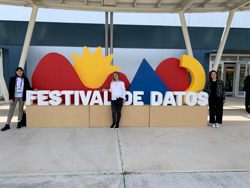 ildalatam's tweet photo. Durante la semana pasada ILDA estuvo presente en 3 distintas latitudes para seguir impulsando una visión latinoamericana y democrática de la #IA y los #datos: @ParisPeaceForum #FestivalDeDatos y #ForoIDEA
Conoce los momentos más importantes en esta nota: https://t.co/uAhLk43oGR https://t.co/HHLQvLRf59