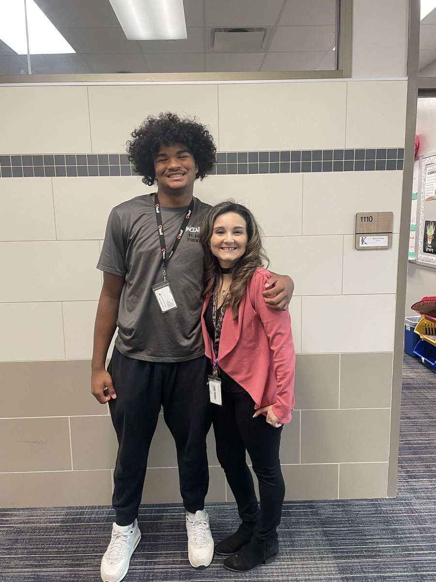 Caleb_Mooring08's tweet photo. Thankful for Mrs. Ortega @KLEINCAINFB @KleinCain #ThankfulCAIN #ThankfulCANE https://t.co/ZvOss5yKEW
