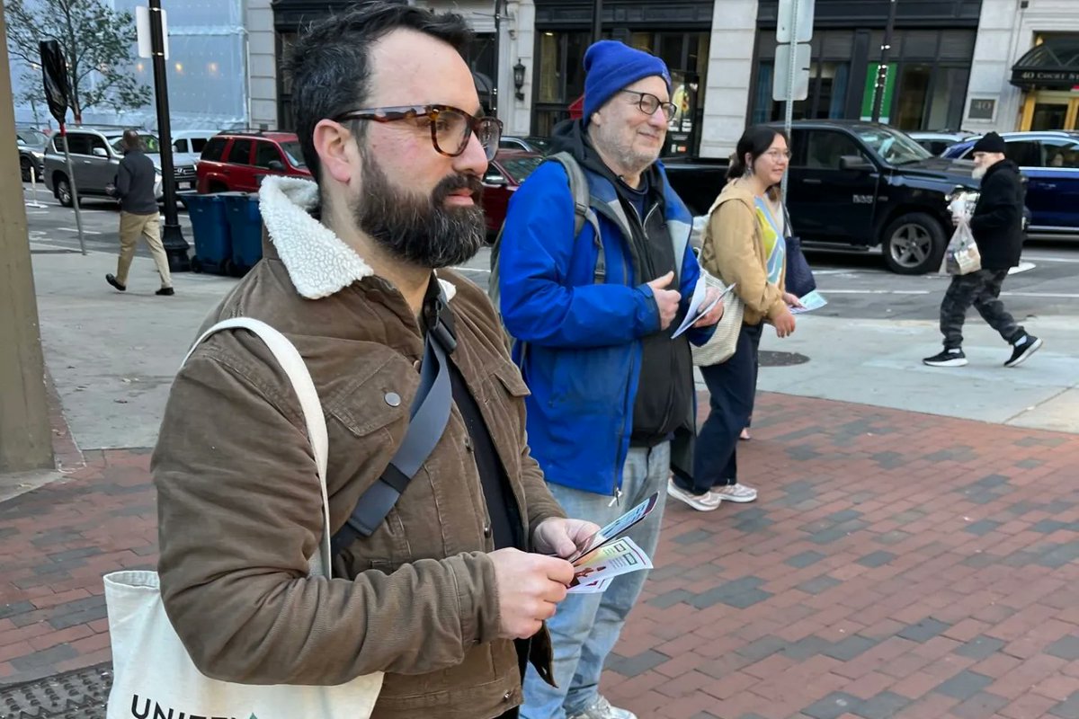 Boston_DSA's tweet photo. We are proud to stand with Starbucks workers during their Red Cup Rebellion! ☕️🌹 Our folks talked to hundreds of customers this morning at the Steaming Kettle, Tremont, and Tufts stores. Starbucks is union-busting hard but SBWU stays winning, and we’ll always have their backs! https://t.co/za4ae9Y1ai