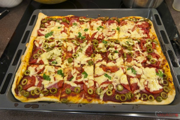 mrsyardn's tweet photo. Crafted a homemade pizza from scratch, and the satisfaction is next level! 🍕✨ Crafting the perfect crust, choosing fresh toppings, and that heavenly aroma in the kitchen – pure joy in every slice. #PizzaPassion #HomeCooking https://t.co/QlKTJO8kmF