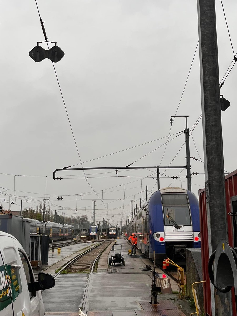 ENGRAND8's tweet photo. suite à la commission délocalisée de ce matin, visite du technicentre TER de Lille dt du centre opérationnel de Lille Flandres. L’occasion notamment de rencontrer les équipes de SNCF en Région et les remercier pour leur travail au quotidien @xavierbertrand @FDhersin @JeromeBodel https://t.co/TGIaeMunzr