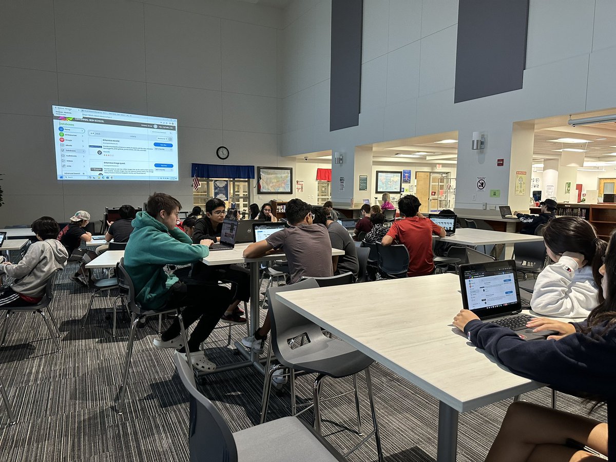 Dr. Turner is working with English I today to learn about locating articles with conflicting viewpoints to synthesize for their Unit 2 PBA. @Cen10titans @FISD_Libraries