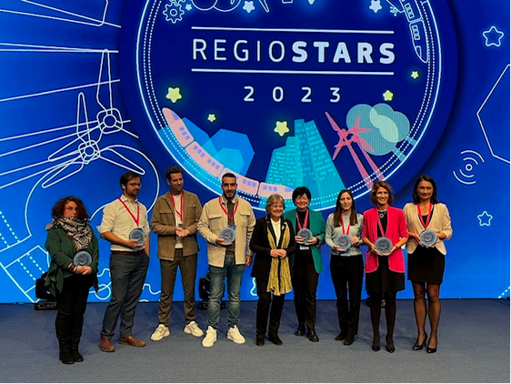 Der 'EuregioFamilyPass' ist der Gewinner des Wettbewerbs 'Regiostars award 2023' der Europäischen Kommission. Ausgezeichnet wurde die Familienvorteilskarte für ihre Bürgernähe. ℹ️ news.provinz.bz.it/de/news/euregi…