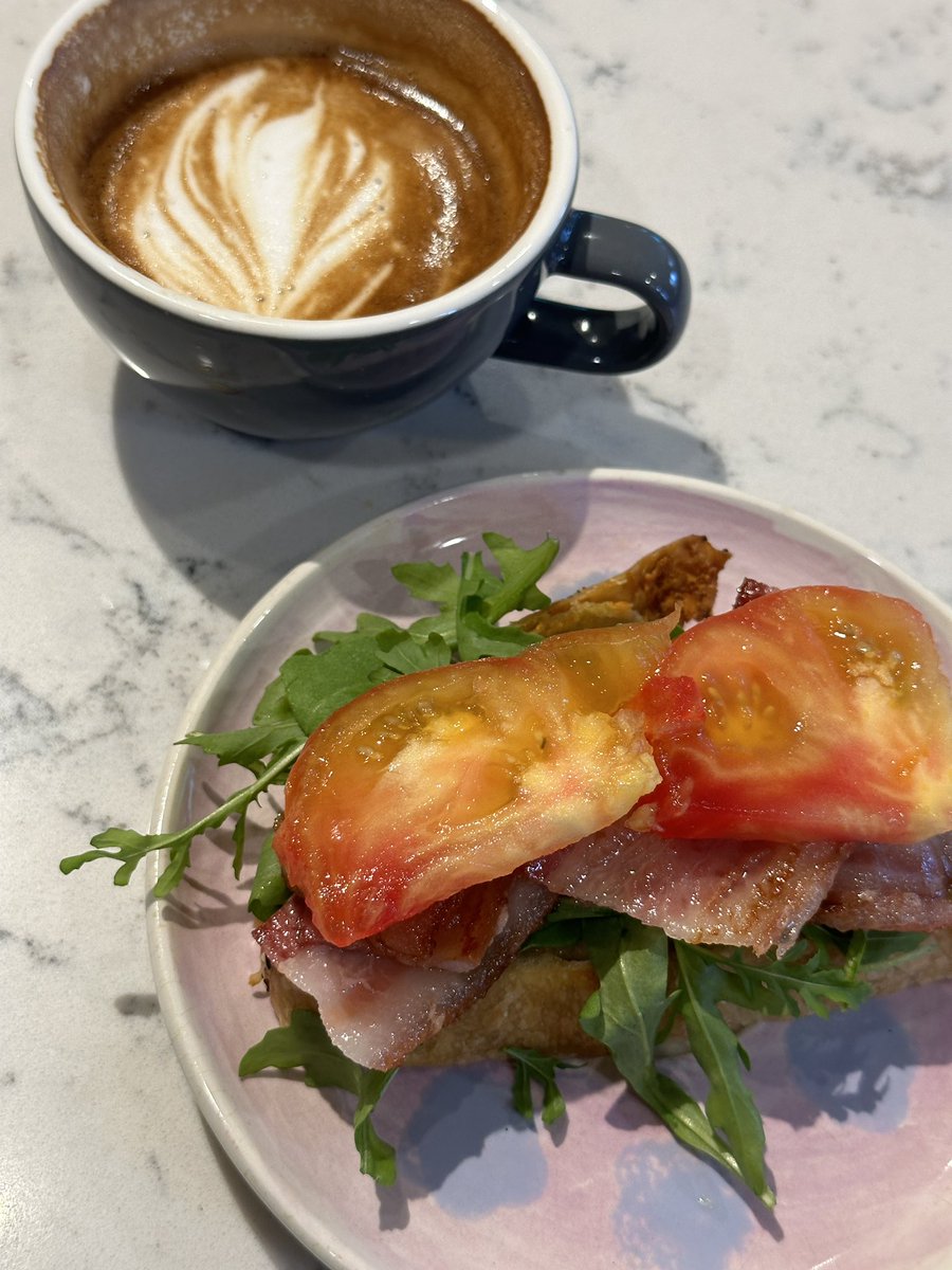 BenjiManTV's tweet image. Keeping breakfast small helps with clarity in the morning. One way I do that is grab one of the kids mini plates lol @CaffeLusso #arugala