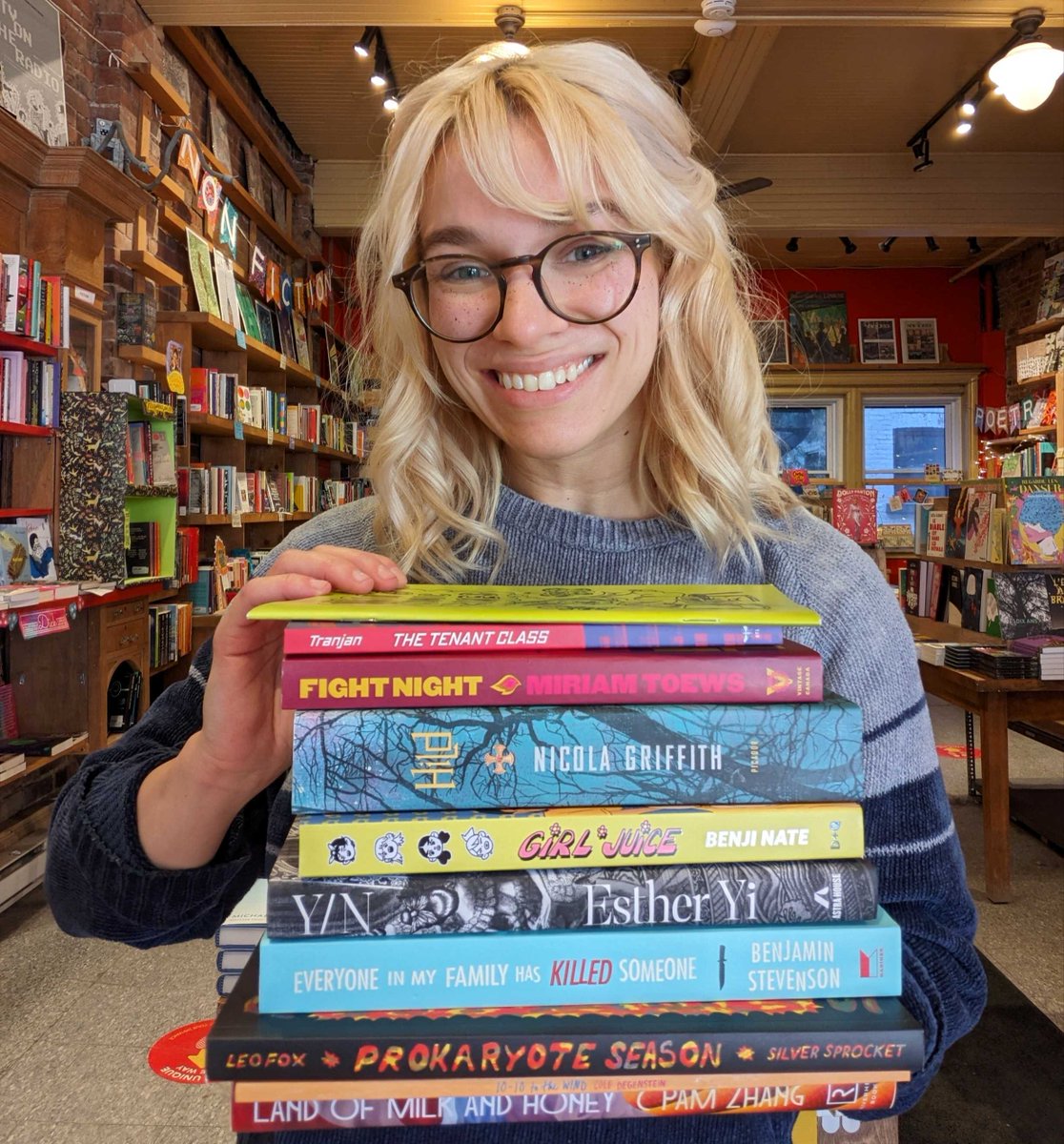 LibrairieDandQ's tweet photo. There’s frost in the air and soup on the stove, which can only mean one thing: Jules is gonna tell you what books she loved most this year! 📚 Check out her Best Of 2023 on the blog >> https://t.co/dfMUG4OPOY https://t.co/JcsQsFM0Cc