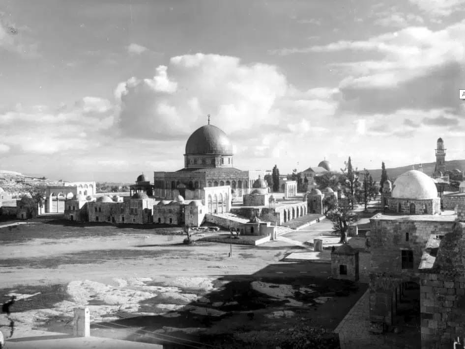CintaRasulAllah's tweet photo. Masjid Al-Aqsa - Al Quds, Palestine 🇵🇸 in 1930 when there was no illegal occupation by the Terrorists of Zionis 

InshaAllah one day we will see our Palestine free from Greedy, Land grabbing, blood thirsty zionists! https://t.co/71paPMf5Z8