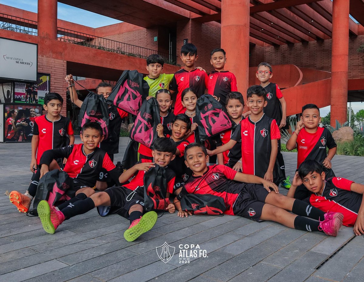 AtlasFC's tweet photo. Llegó el gran día, ¡INICIA LA #CopaAtlasFC! 🦊⚽️
Hoy gran inauguración de nuestra primera edición, en la Academia AGA. ❤️🖤 https://t.co/IBwEZJuq8r