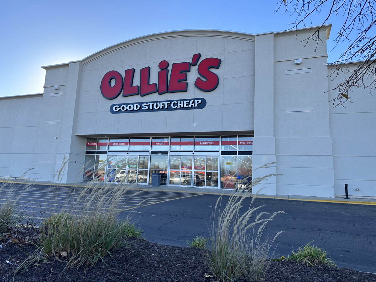 RetailAnchors's tweet photo. Aldi &amp; Ollie's are both now open at Westview Center!    Thanks to Craig Lillibridge and Bobby Traynham for all of your efforts in completing these deals.   The new stores look fantastic.
#CBRE #CBRERetail #RetailLeasing #commercialrealestate #retailnews #retailrealestate #ICSC https://t.co/QVfbC1ZnzI
