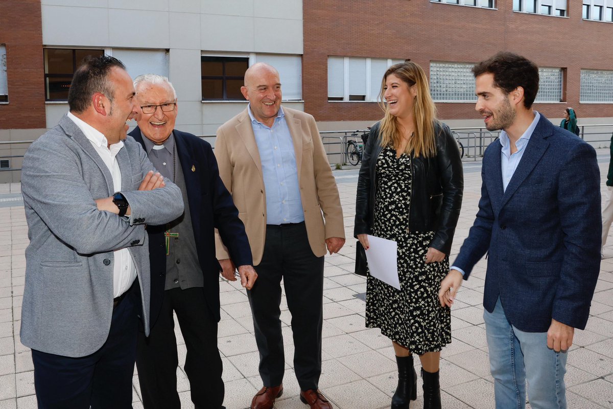 AyuntamientoVLL's tweet image. La facultad de @feyts_uva acoge el II Congreso Internacional #TransformAcción y #ParticipAcción, organizado conjuntamente por @PajarillosEduca y el @OTransformacion.
El congreso gira en torno a la temática de la #innovación social, educativa y ambiental.

Abrimos 🧵👇👇