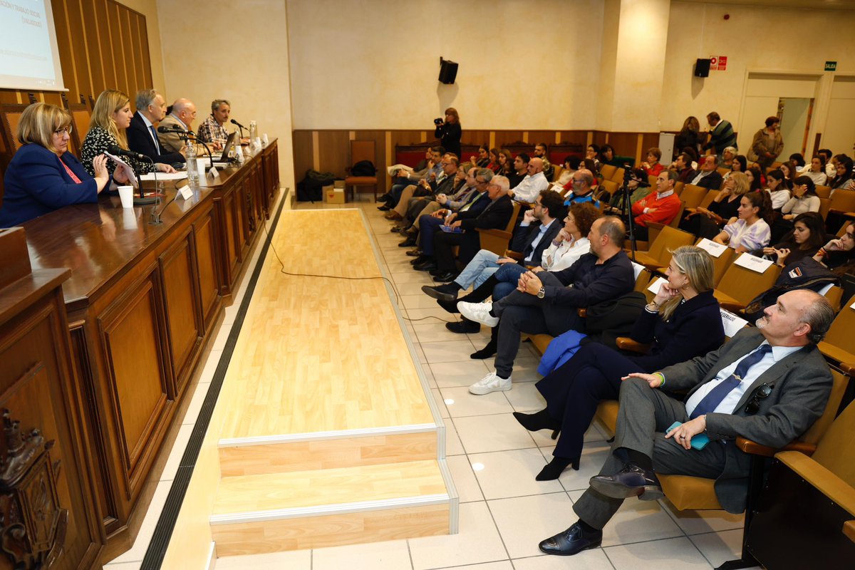 AyuntamientoVLL's tweet image. La facultad de @feyts_uva acoge el II Congreso Internacional #TransformAcción y #ParticipAcción, organizado conjuntamente por @PajarillosEduca y el @OTransformacion.
El congreso gira en torno a la temática de la #innovación social, educativa y ambiental.

Abrimos 🧵👇👇