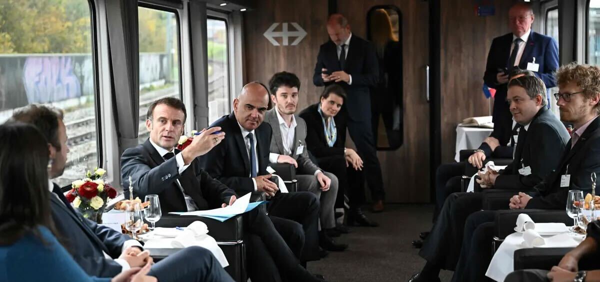 Today, our CTO Daniel Blessing had the honor of representing HAYA at a meeting of Swiss President @alain_berset & French President @EmmanuelMacron. HAYA was proud to present & take part in an invigorating discussion about Swiss innovation & working across French-Swiss borders.