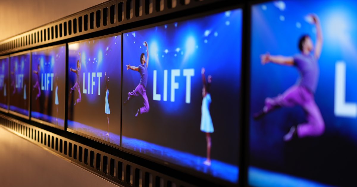 LIFTDocumentary's tweet photo. 🎬✨ An unforgettable night at the Paramount Screening room! The insightful panel, moderated by Thomas Allen Harris, featured the brilliant minds behind 'LIFT' – David Petersen, Sam Pollard, Steven Melendez, and Misty Copeland. 🌟🎥 #LIFTDocumentary @ParamountMovies https://t.co/FLxoeiGfjl