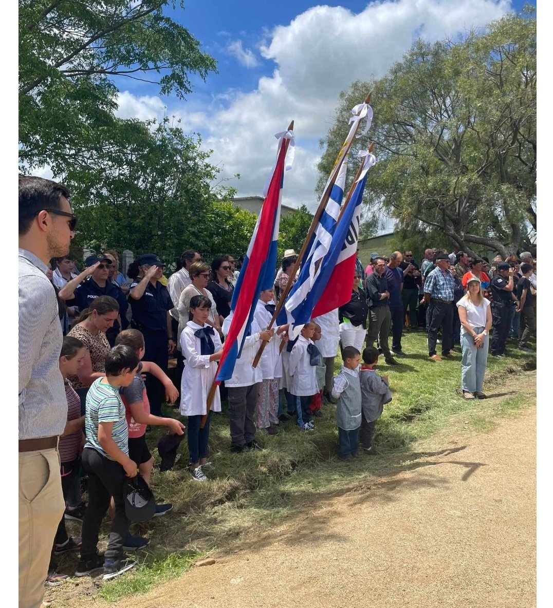 Gran alegría, entrega de Viviendas en Gaetán, Lavalleja por parte de Mevir.
Ha sido un gran gusto y honor ser parte de esta ilusión y realidad.
Por más y mejor Ruralidad!!
@Descentra