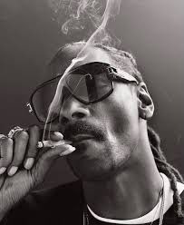 Kulturlesite_'s tweet photo. 🚨Snoop Dogg vient d’annoncer qu’il arrêtait définitivement de fumer ! 

“Après beaucoup de reflexion et de discussions avec ma famille, j’ai décidé d’arrêter de fumer…

Merci de respecter ma vie privée pour le moment.” https://t.co/FKuVuK2vi5