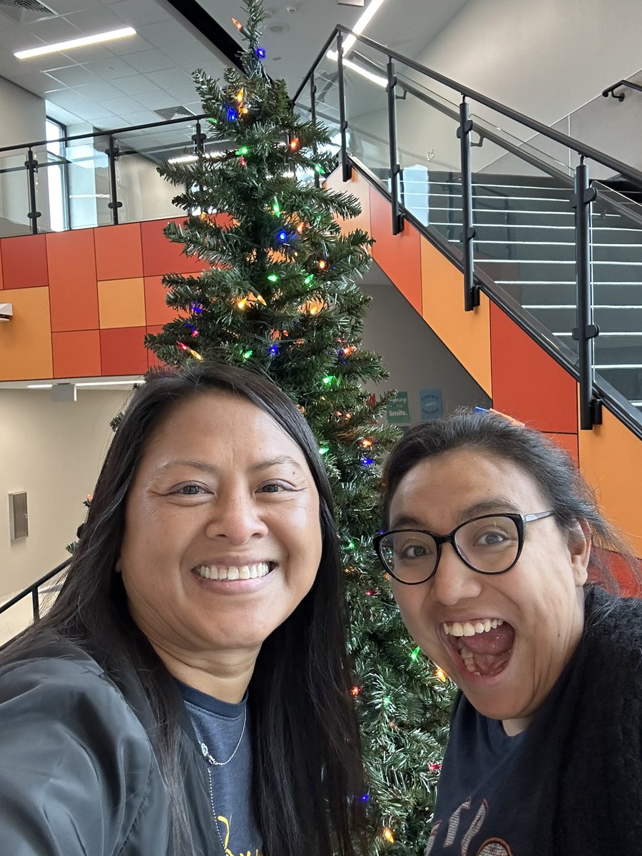 Mayadvent_res_'s tweet photo. I spy some Christmas spirit at @BrosnahanES https://t.co/ty7ixfKOKu