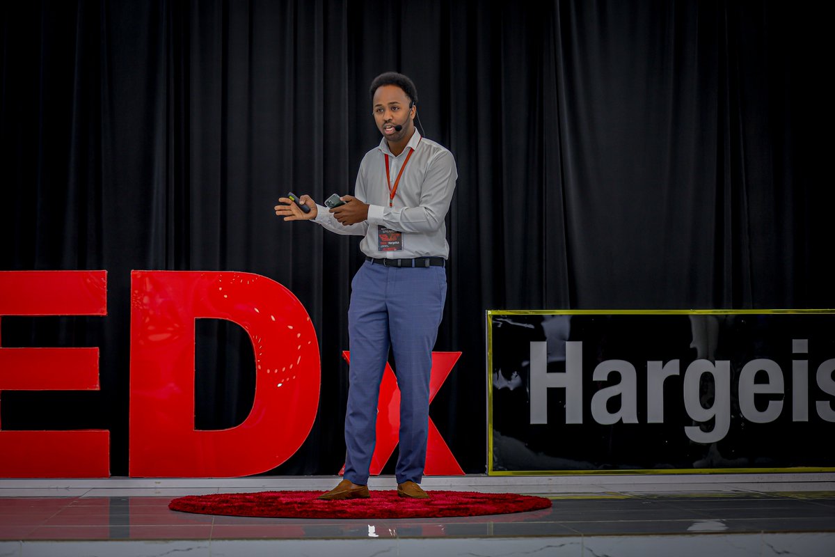 TEDxHargeisa's tweet photo. “Degital media wuxuu saamaxay in aan keligay sheeko abuuri karo, tebin karo isla markaasna isku duba ridi karo” Ayub Ibrahim Farah 
#TEDxHargeisa #Baraarug https://t.co/A2ANzjexz7