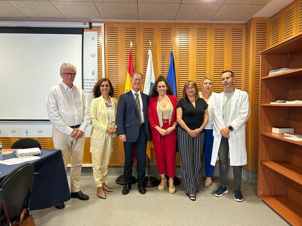 SanidadGobCan's tweet photo. 📸 El director general de Salud Mental y Adicciones del SCS, Fernando Gómez-Pamo, y parte de su equipo se han reunido hoy con miembros de la Unidad de Salud Mental de La Gomera, de la Gerencia de Servicios Sanitarios y del Área de Salud de la isla https://t.co/LTgD69oGT9