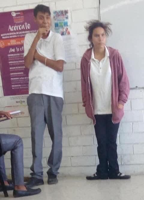 mi amix y yo presentándonos a rendir los finales