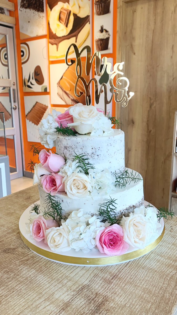 machy_sm's tweet photo. Torta para boda 👰🏽‍♀️🤵🏻‍♂️ decorada con flores naturales 🌷 y un topper en acrílico ✨ 

#boda #matrimonio #weddingcake #tortapersonalizada #santamarta https://t.co/MuC4CAsXK1