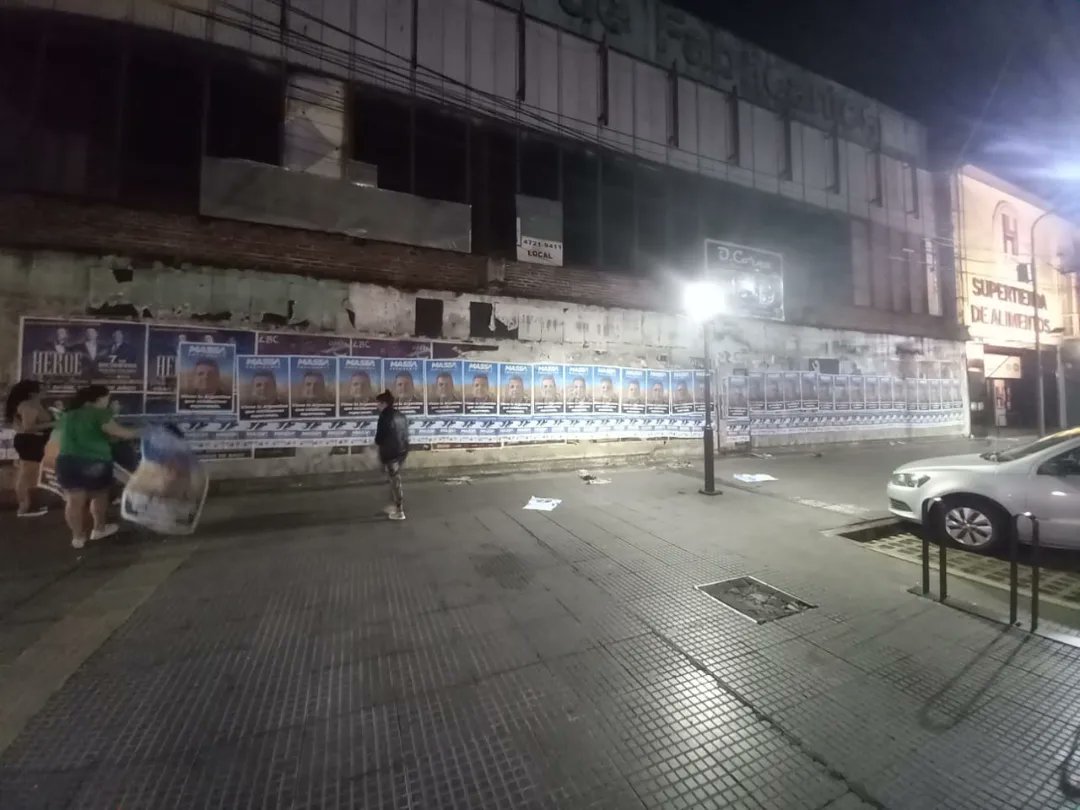adriansalles_84's tweet photo. MASSA PRESIDENTE

Este domingo 19 defendé con tu voto a las abuelas y las madres, a la democracia, a las Malvinas, a la Escuela Pública, Salud Pública y la ciencia.

Votá con amor, responsabilidad y esperanza.❤️ 

Por más derechos y no menos. 

#MassaPresidente2023 https://t.co/6s7hj3e0An