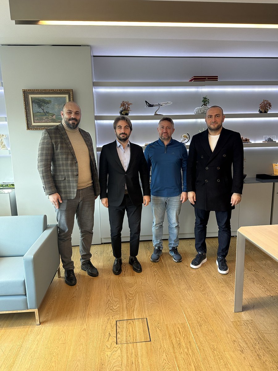 TUGVA_Onculer's tweet photo. Önceki dönem Erzurum il temsilcilerimiz Abdülkadir ORHAN, Seyfullah GÜLAKAR ile birlikte Kurucu Genel Başkanımız @ismailemanet’ i ziyaret ettik. Geçmiş dönemi yad ettik.

Tügva Öncüleri İle Güçlü 

#TügvanınDünüBugünü https://t.co/stBRTbIrEN