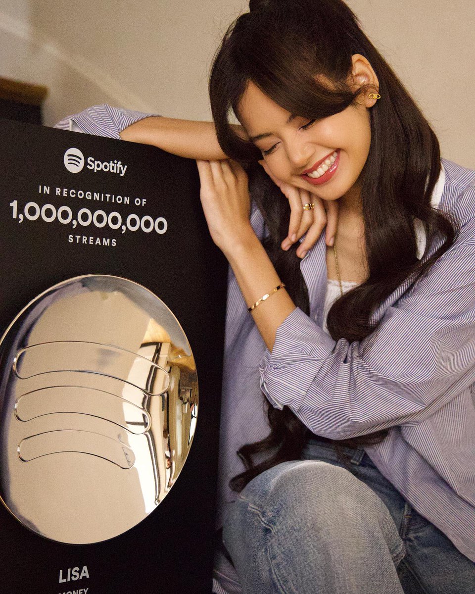 LaliceUpdates's tweet photo. 🥺🥺🥺🥺🥺🥺

LISA BILLIONS CLUB EP4
#MONEY1Bstreams https://t.co/NhsvyBPyos