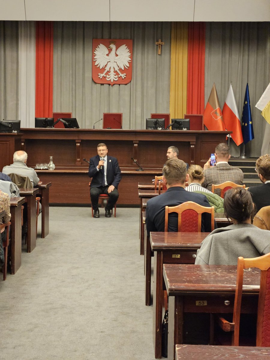 M_Jozefaciuk's tweet image. Nie ma czasu do stracenia 💪

Spotkanie z sędzią Pawłem Juszczyszynem w Dużej Sali Obrad Rady Miejskiej w Łodzi 👍

Rozmawiamy o możliwościach przywrócenia demokratycznego państwa prawa 🇵🇱

#sady #polskawsercu #lodz