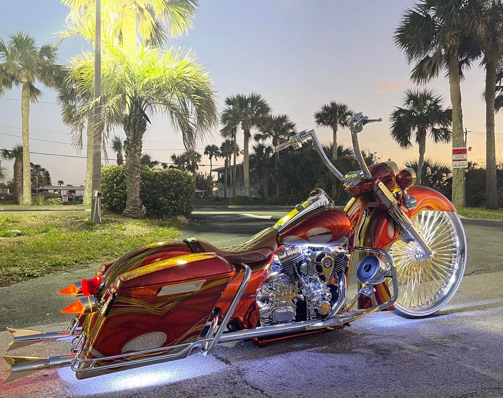 CuztomKraft's tweet photo. The working week is almost over ๐ช Happy riding this weekend folks โ๏ธ
#harley #vtwin #deluxe #vicla #harleydavidson #chicano #heritage #roadking #electraglide #fishtails #apehangers #softail #roadglide #motorcycle #lowrider #bikelife #chicanostyle #indianmotorcycles https://t.co/u36gLoELlW