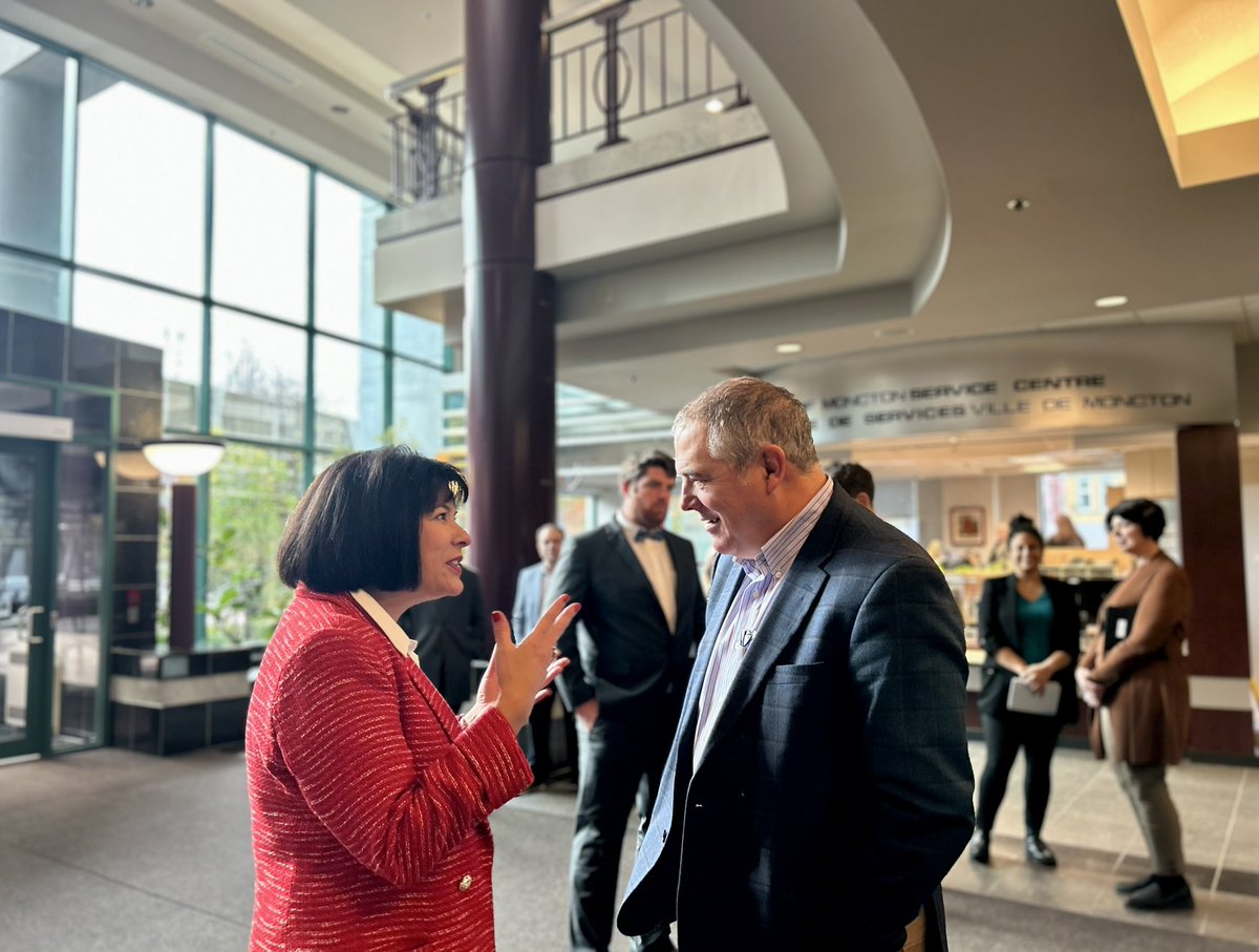 GinettePT's tweet photo. By building more affordable homes more quickly, our government is unlocking new opportunities for growth. 

Today in Moncton, I shared how our government will spur the construction of over 490 homes over the next three years and over 5,500 over the next decade. https://t.co/6LlC9QPvep